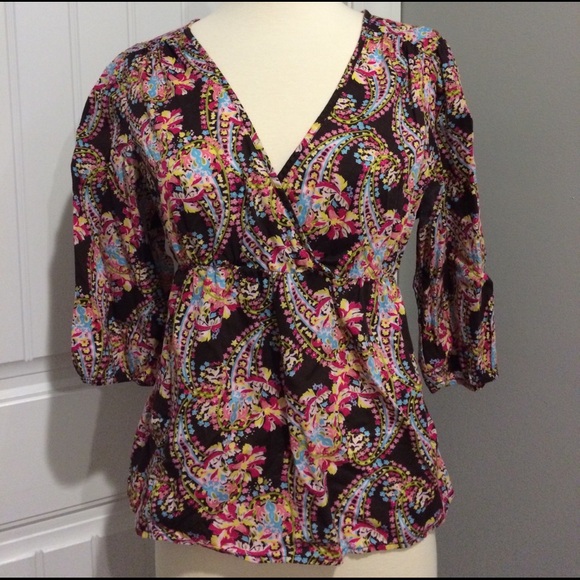 Old Navy Tops - Patterned V-neck Old Navy Blouse M 100% cotton